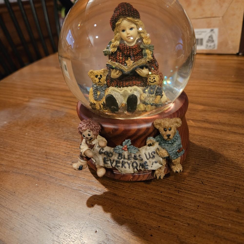 Boyds Bears Charming Snow Globe with Girl and Bears